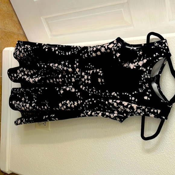 Short, pleated, form fitted at top, flared at the bottom. - Picture 1 of 6